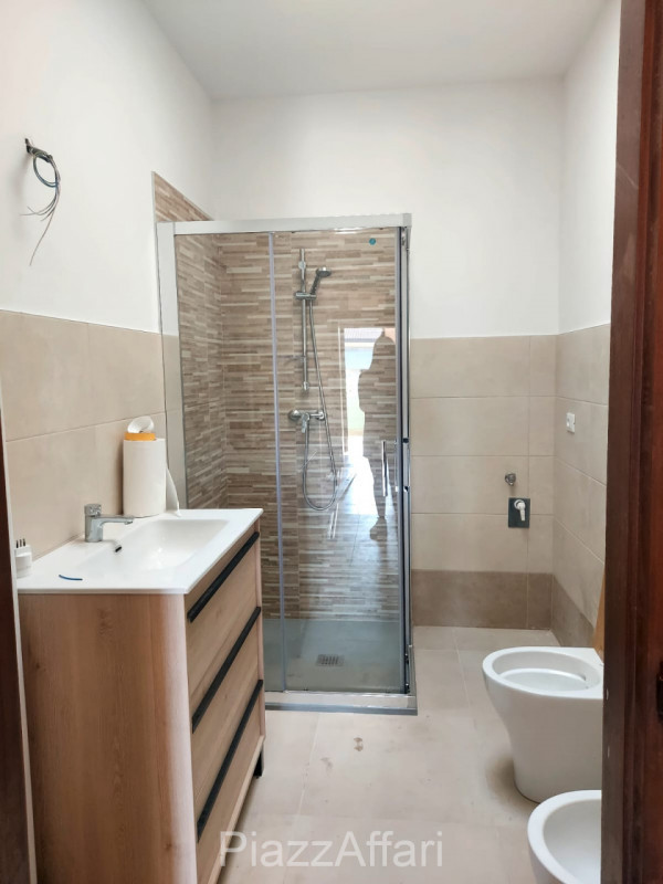 A Cambroso, frazione di Codevigo, proponiamo in affitto appartamento al piano primo situato in un...