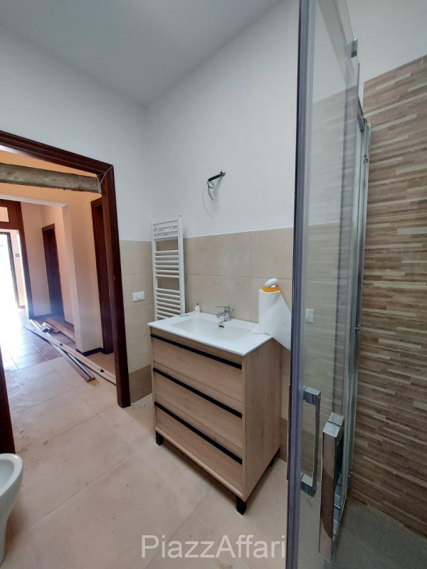 A Cambroso, frazione di Codevigo, proponiamo in affitto appartamento al piano primo situato in un...