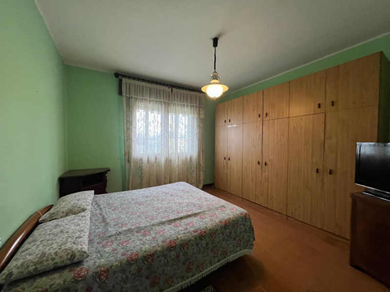 COMPOSIZIONE:
Proponiamo in vendita casa singola con garage e magazzino di pertinenza. Al primo p...