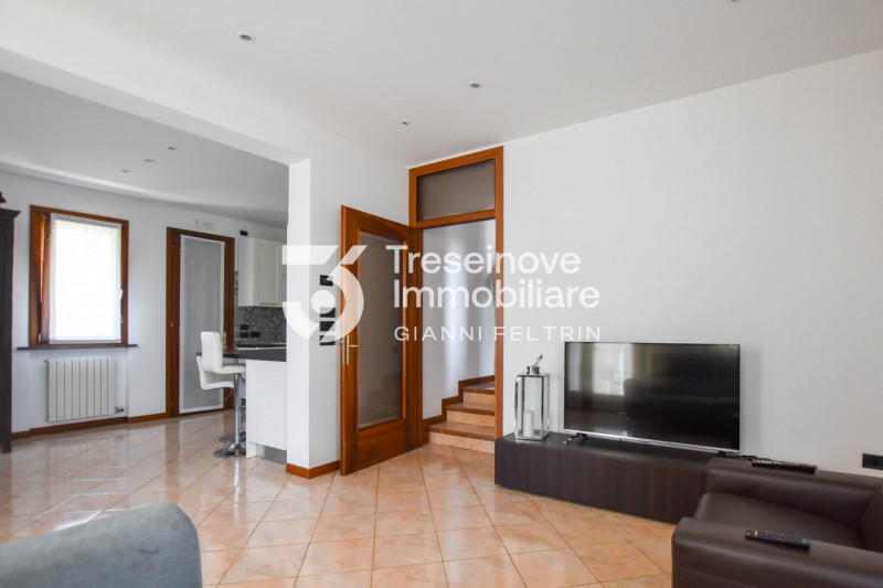 (Per INFO Feltrin ing. Gianni) Proponiamo in vendita a Paese una villetta singola sviluppata su p...