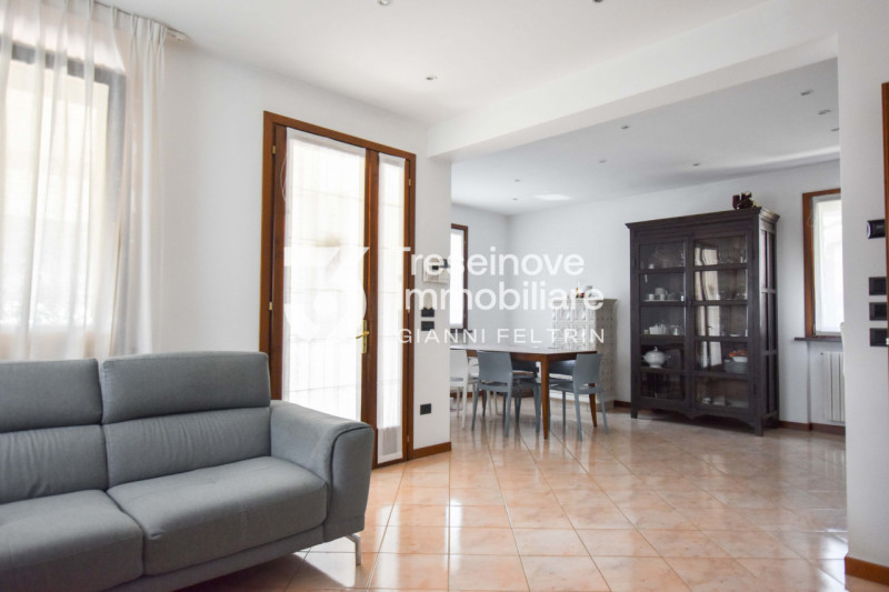 (Per INFO Feltrin ing. Gianni) Proponiamo in vendita a Paese una villetta singola sviluppata su p...