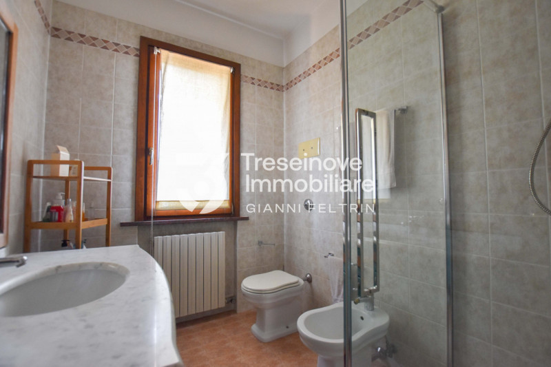 (Per INFO Feltrin ing. Gianni) Proponiamo in vendita a Paese una villetta singola sviluppata su p...