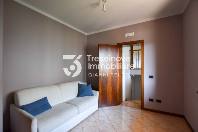 (Per INFO Feltrin ing. Gianni) Proponiamo in vendita a Paese una villetta singola sviluppata su p...