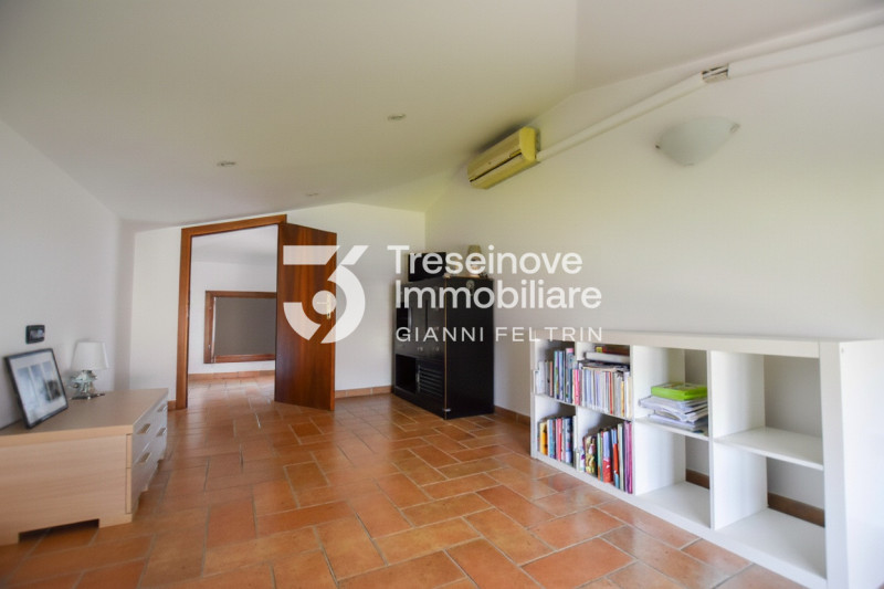 (Per INFO Feltrin ing. Gianni) Proponiamo in vendita a Paese una villetta singola sviluppata su p...