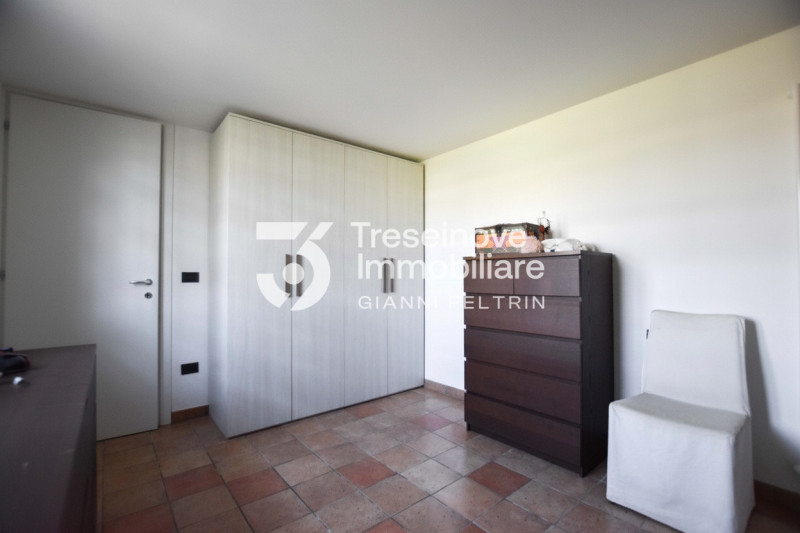 (Per INFO Feltrin ing. Gianni) Proponiamo in vendita a Paese una villetta singola sviluppata su p...