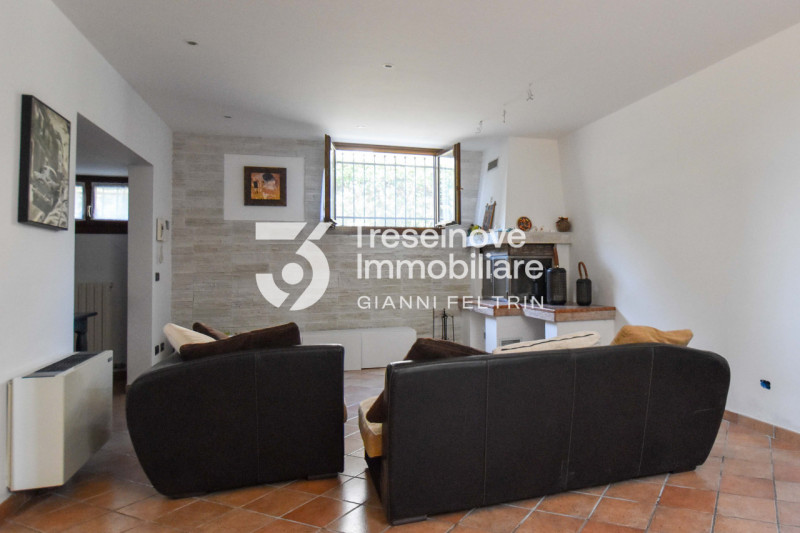 (Per INFO Feltrin ing. Gianni) Proponiamo in vendita a Paese una villetta singola sviluppata su p...