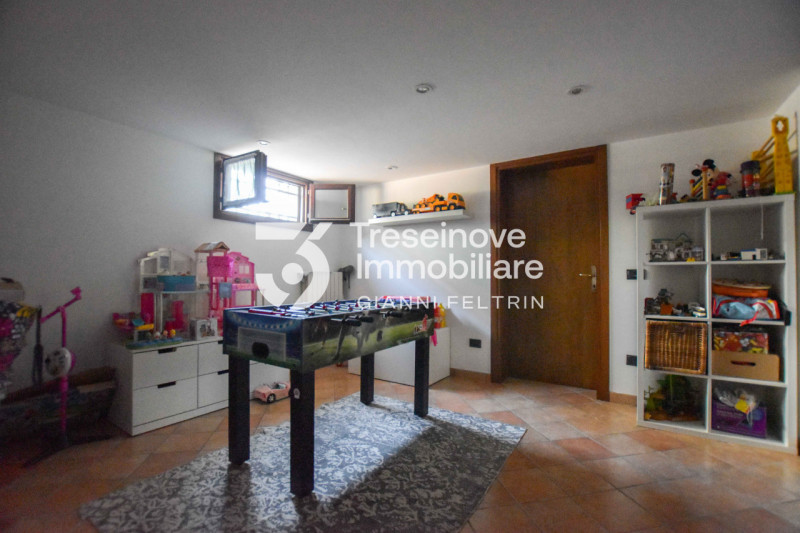 (Per INFO Feltrin ing. Gianni) Proponiamo in vendita a Paese una villetta singola sviluppata su p...