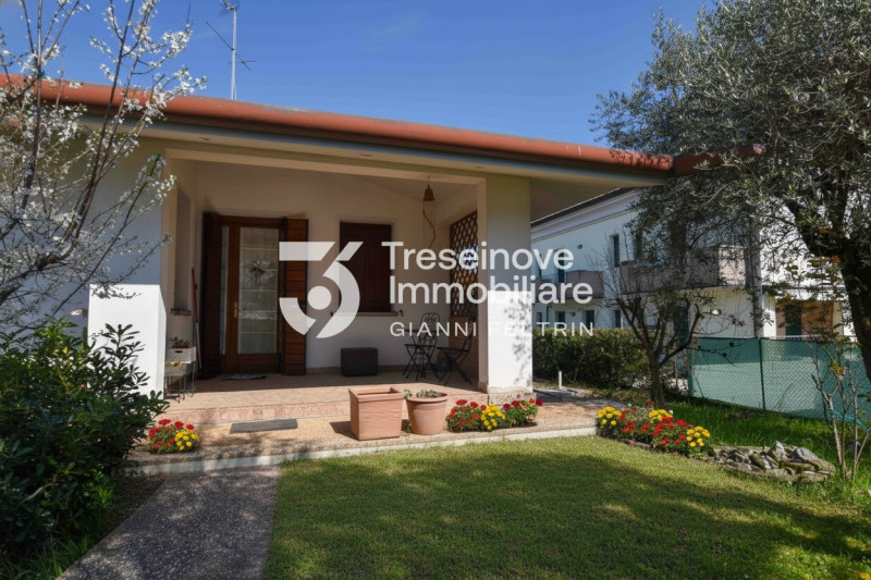 (Per INFO Feltrin ing. Gianni) Proponiamo in vendita a Paese una villetta singola sviluppata su p...