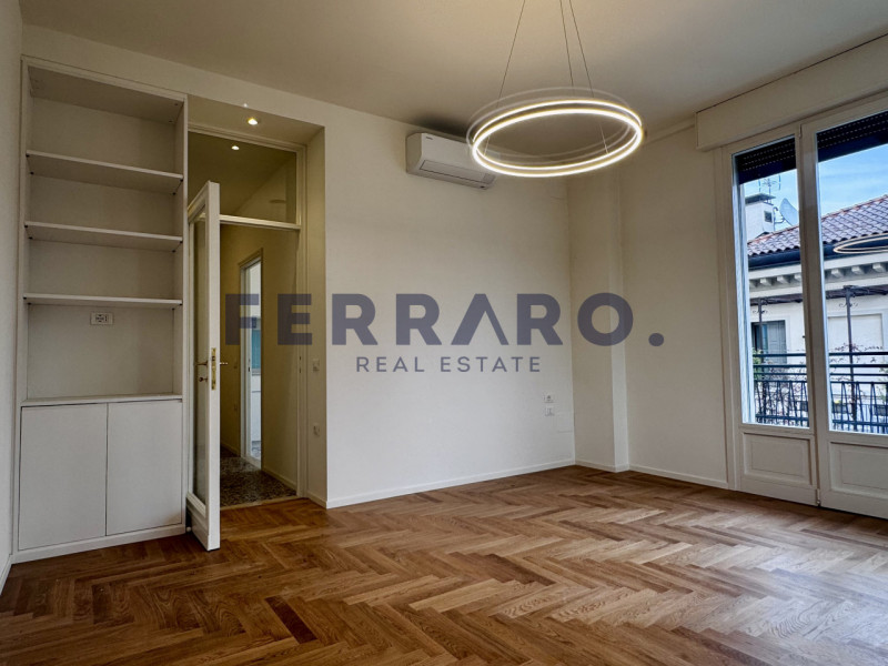 Treviso, Centro Storico. Codice YA5.

Appartamento trilocale arredato di cucina e bagno situato a...