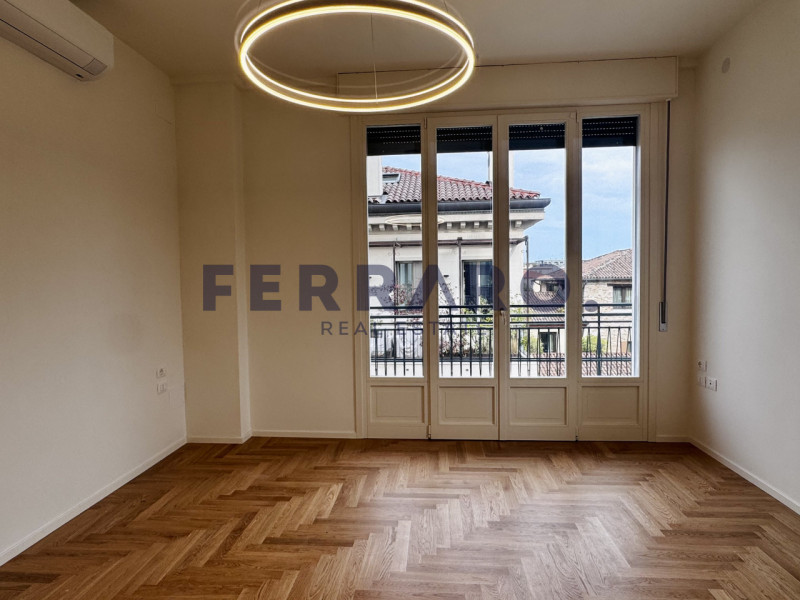 Treviso, Centro Storico. Codice YA5.

Appartamento trilocale arredato di cucina e bagno situato a...