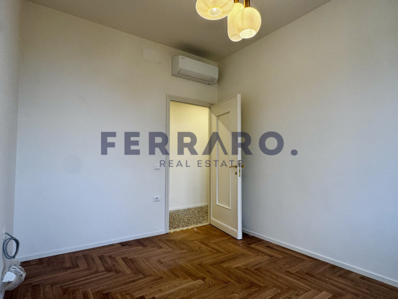 Treviso, Centro Storico. Codice YA5.

Appartamento trilocale arredato di cucina e bagno situato a...