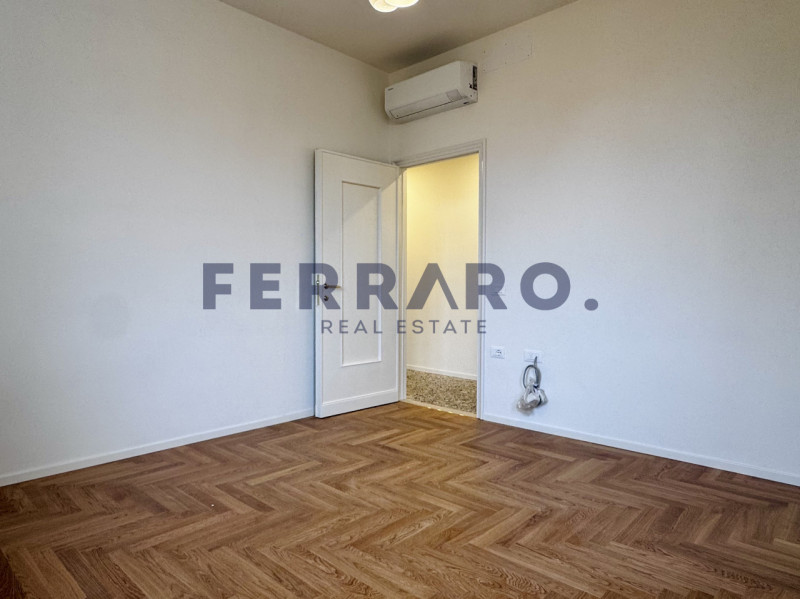 Treviso, Centro Storico. Codice YA5.

Appartamento trilocale arredato di cucina e bagno situato a...