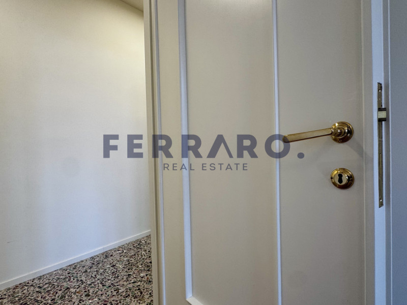 Treviso, Centro Storico. Codice YA5.

Appartamento trilocale arredato di cucina e bagno situato a...