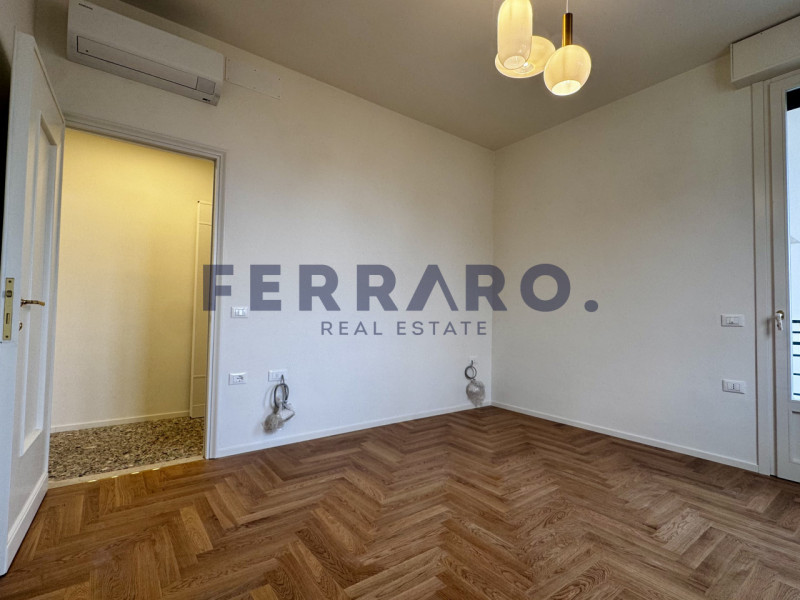 Treviso, Centro Storico. Codice YA5.

Appartamento trilocale arredato di cucina e bagno situato a...