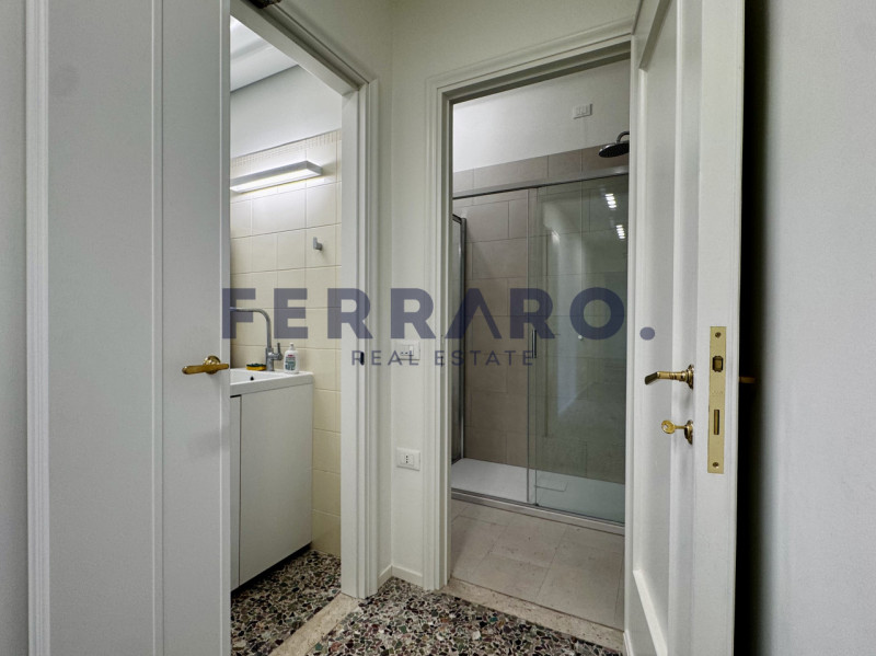 Treviso, Centro Storico. Codice YA5.

Appartamento trilocale arredato di cucina e bagno situato a...