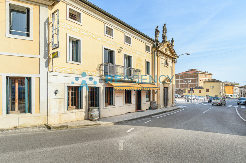 TRISSINO – Centro storico.
Stai cercando un edificio indipendente con attività ricettiva e ristor...