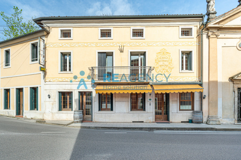 TRISSINO – Centro storico.
Stai cercando un edificio indipendente con attività ricettiva e ristor...