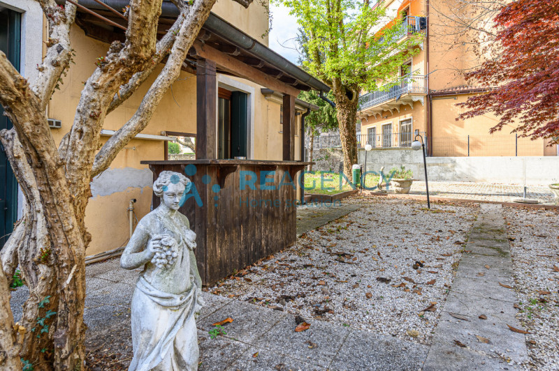 TRISSINO – Centro storico.
Stai cercando un edificio indipendente con attività ricettiva e ristor...