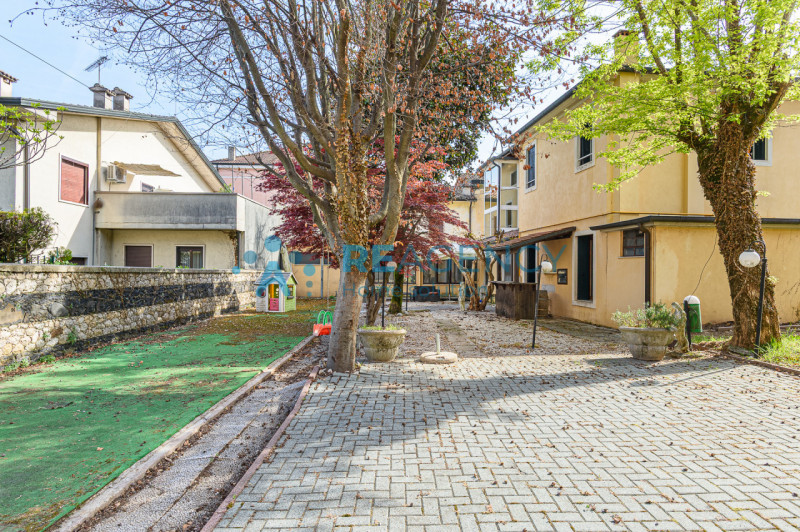 TRISSINO – Centro storico.
Stai cercando un edificio indipendente con attività ricettiva e ristor...