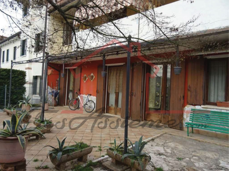 Rif. PE11125
La nostra Agenzia ha selezionato per Voi l'occasione del mese all'asta.

Proponiamo ...