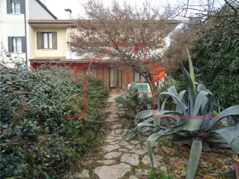 Rif. PE11125
La nostra Agenzia ha selezionato per Voi l'occasione del mese all'asta.

Proponiamo ...