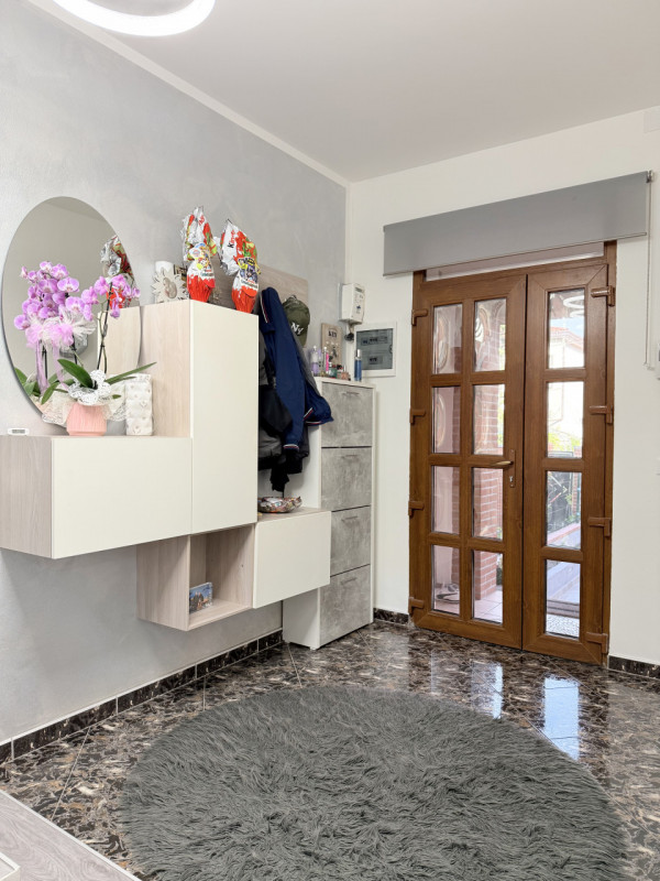 Scopri questa affascinante bifamiliare situata nel cuore di Chiesanuova, una delle zone più ricer...