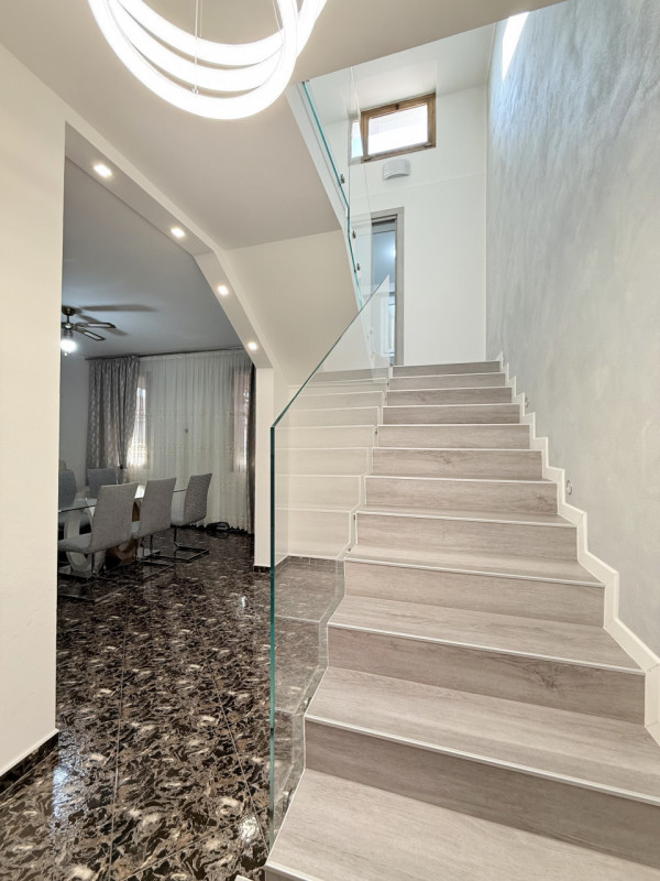 Scopri questa affascinante bifamiliare situata nel cuore di Chiesanuova, una delle zone più ricer...