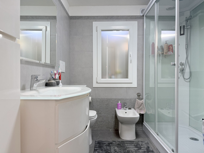 Scopri questa affascinante bifamiliare situata nel cuore di Chiesanuova, una delle zone più ricer...