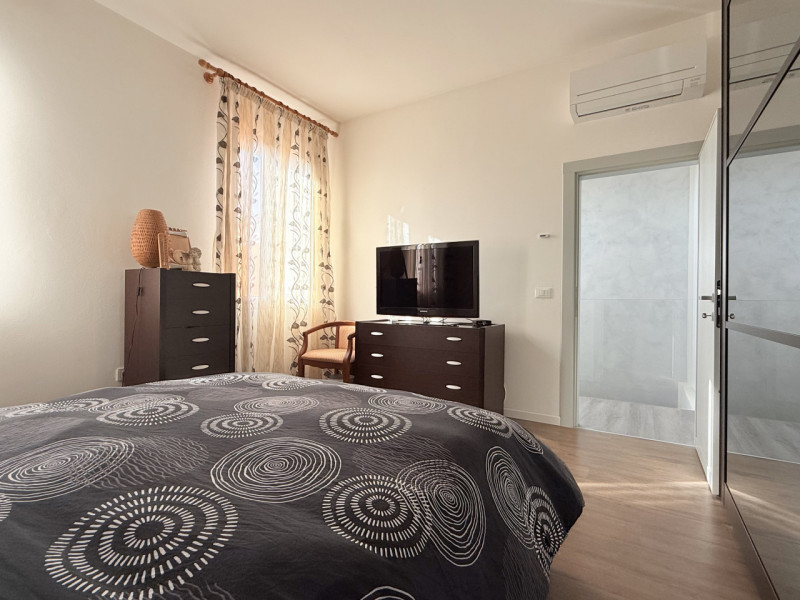 Scopri questa affascinante bifamiliare situata nel cuore di Chiesanuova, una delle zone più ricer...