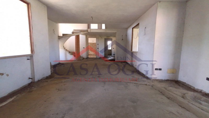 Proponiamo in vendita ampia villa singola con giardino di circa 3000 MQ posta in Via Mameli ad Al...