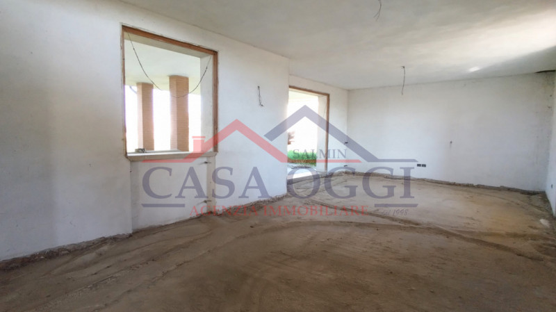 Proponiamo in vendita ampia villa singola con giardino di circa 3000 MQ posta in Via Mameli ad Al...