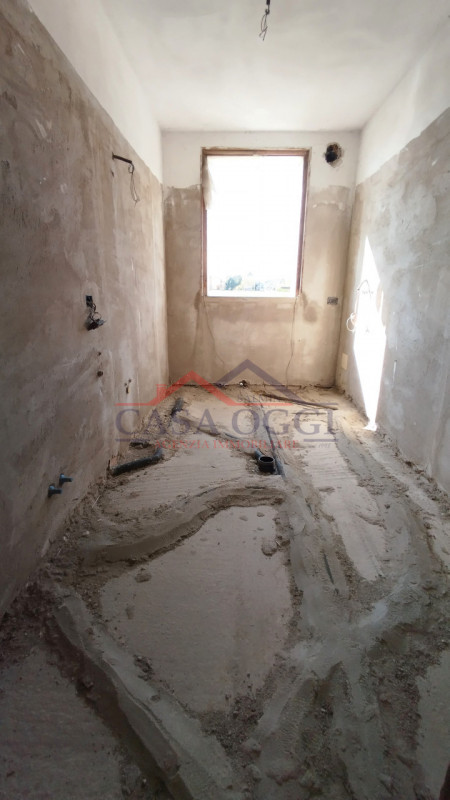 Proponiamo in vendita ampia villa singola con giardino di circa 3000 MQ posta in Via Mameli ad Al...