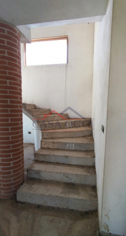 Proponiamo in vendita ampia villa singola con giardino di circa 3000 MQ posta in Via Mameli ad Al...