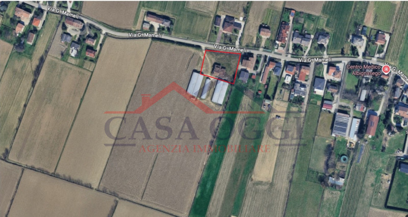 Proponiamo in vendita ampia villa singola con giardino di circa 3000 MQ posta in Via Mameli ad Al...