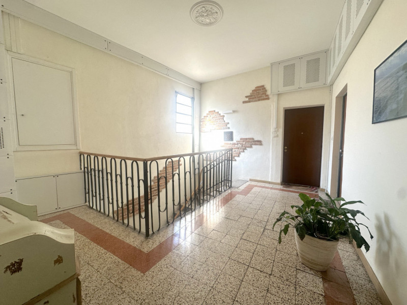 Centro storico, via tadi. Vicino alle piazze. Canone Euro 1.200 non trattabili. Spese condominial...