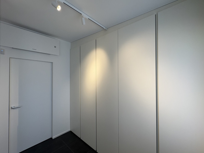 Proponiamo nel pieno centro di Stra un elegante attico al secondo piano, servito da ascensore, in...