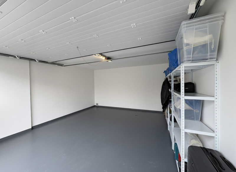 Proponiamo nel pieno centro di Stra un elegante attico al secondo piano, servito da ascensore, in...