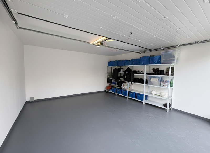 Proponiamo nel pieno centro di Stra un elegante attico al secondo piano, servito da ascensore, in...