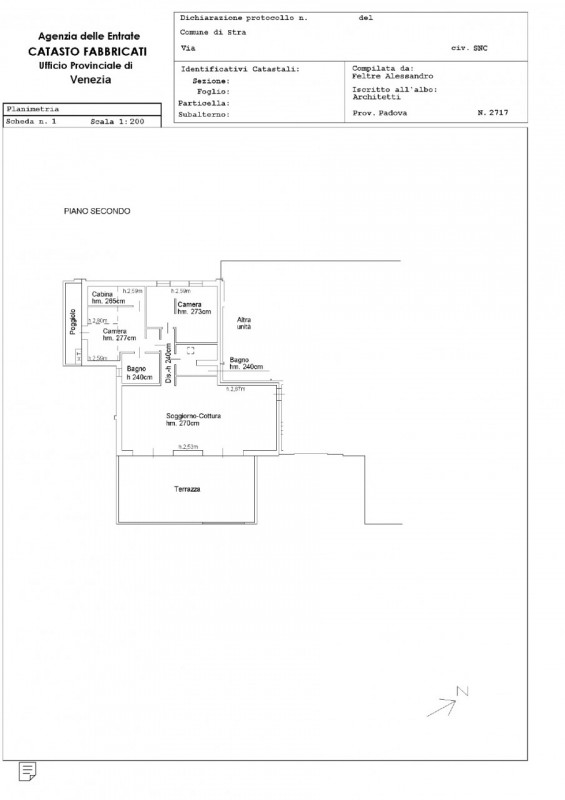 Proponiamo nel pieno centro di Stra un elegante attico al secondo piano, servito da ascensore, in...