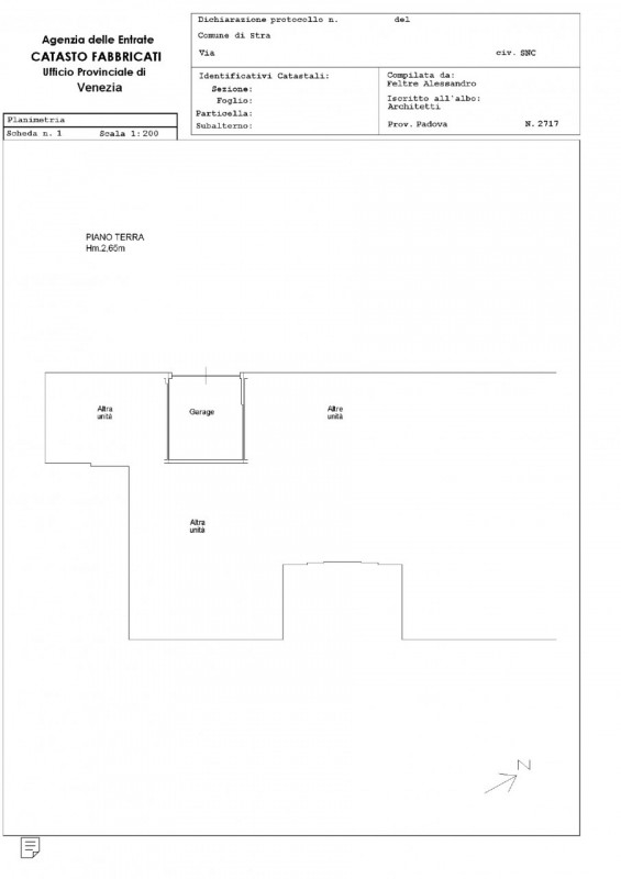 Proponiamo nel pieno centro di Stra un elegante attico al secondo piano, servito da ascensore, in...