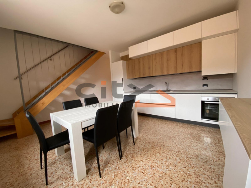 Si affitta esclusivamente a persone referenziate. Non si valutano locazioni di breve periodo. Non...