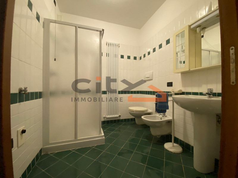 Si affitta esclusivamente a persone referenziate. Non si valutano locazioni di breve periodo. Non...