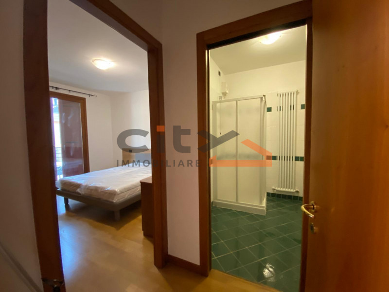 Si affitta esclusivamente a persone referenziate. Non si valutano locazioni di breve periodo. Non...