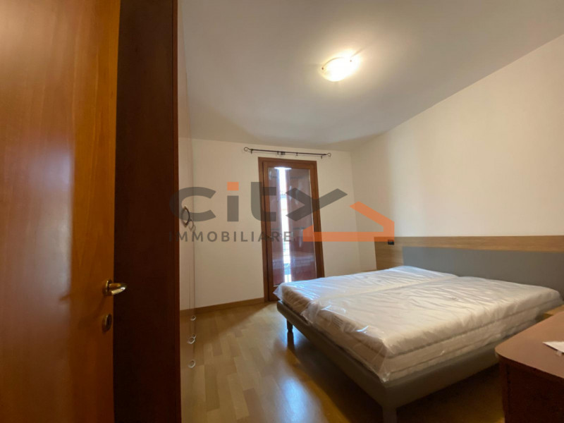 Si affitta esclusivamente a persone referenziate. Non si valutano locazioni di breve periodo. Non...