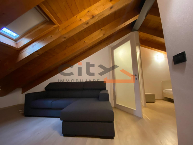 Si affitta esclusivamente a persone referenziate. Non si valutano locazioni di breve periodo. Non...