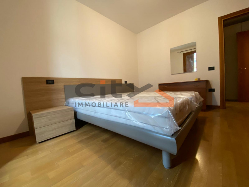 Si affitta esclusivamente a persone referenziate. Non si valutano locazioni di breve periodo. Non...