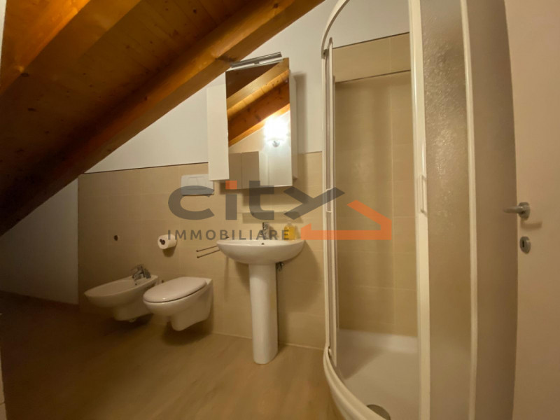 Si affitta esclusivamente a persone referenziate. Non si valutano locazioni di breve periodo. Non...