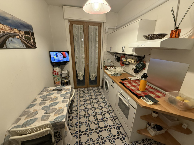 IMMOBILE A REDDITO Terranegra: via Giovanni Brotto, in zona interna residenziale, appartamento po...