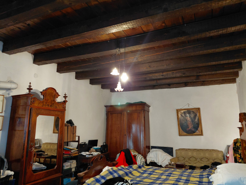 In posizione centralissima, Stefania Pilotto Immobiliare propone in vendita NUDA PROPRIETA' di ap...