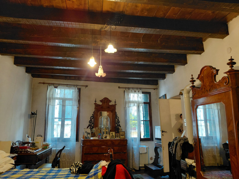 In posizione centralissima, Stefania Pilotto Immobiliare propone in vendita NUDA PROPRIETA' di ap...